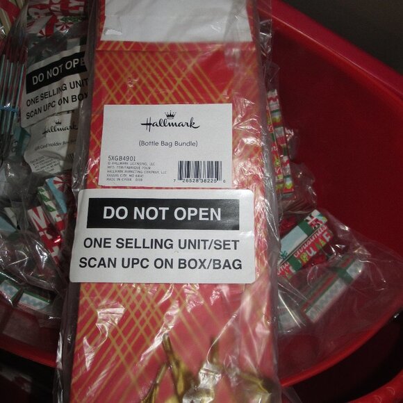 Red and Gold Wine Bottle Gift Bag Bundle 4 piece - Picture 1 of 3